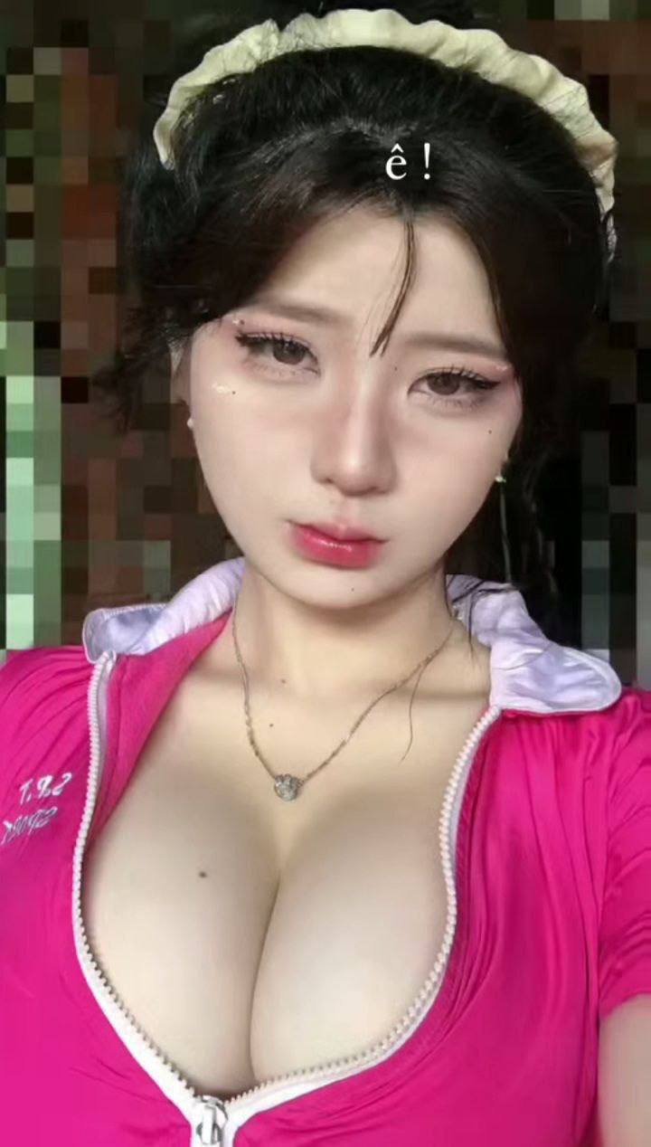 Cô gái trẻ Thượng Hải đầy quyến rũ, như một cú nhấp chuột ba